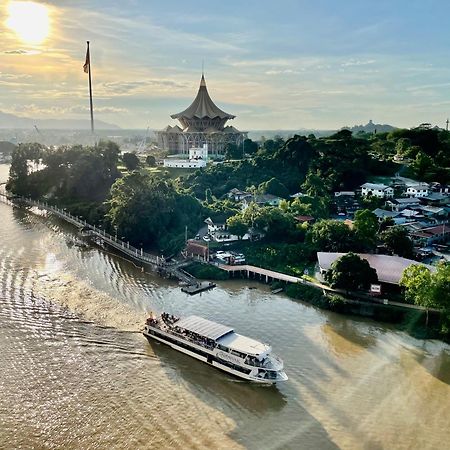Kuching City Center Riverbank Suites With Marvelous River View Buitenkant foto