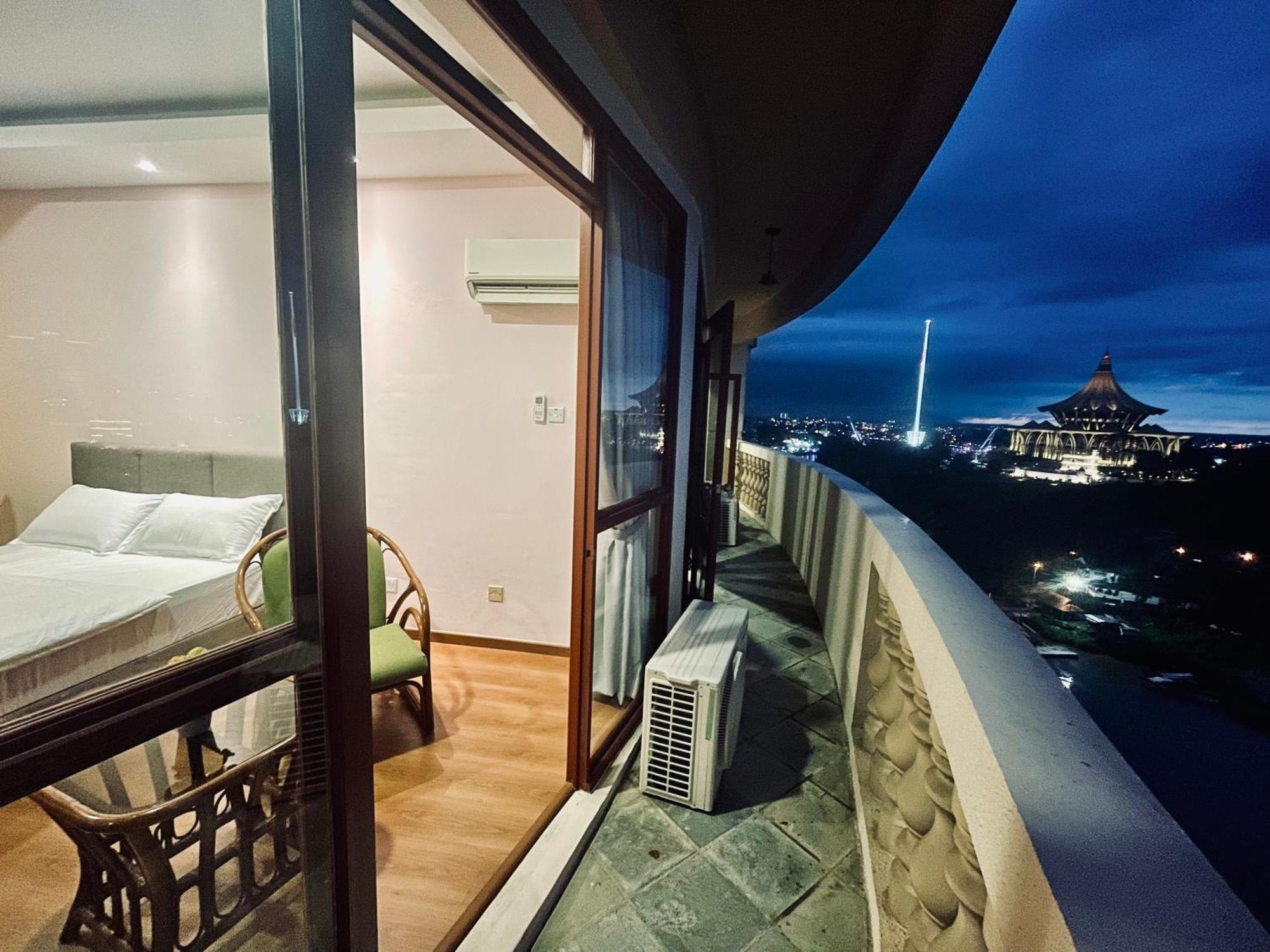 Kuching City Center Riverbank Suites With Marvelous River View Buitenkant foto