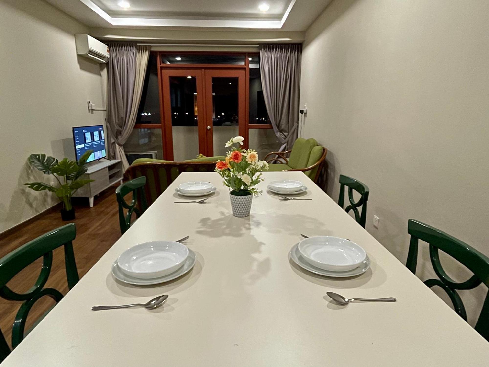 Kuching City Center Riverbank Suites With Marvelous River View Buitenkant foto