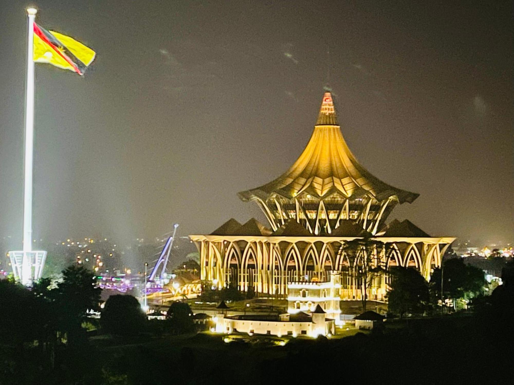 Kuching City Center Riverbank Suites With Marvelous River View Buitenkant foto