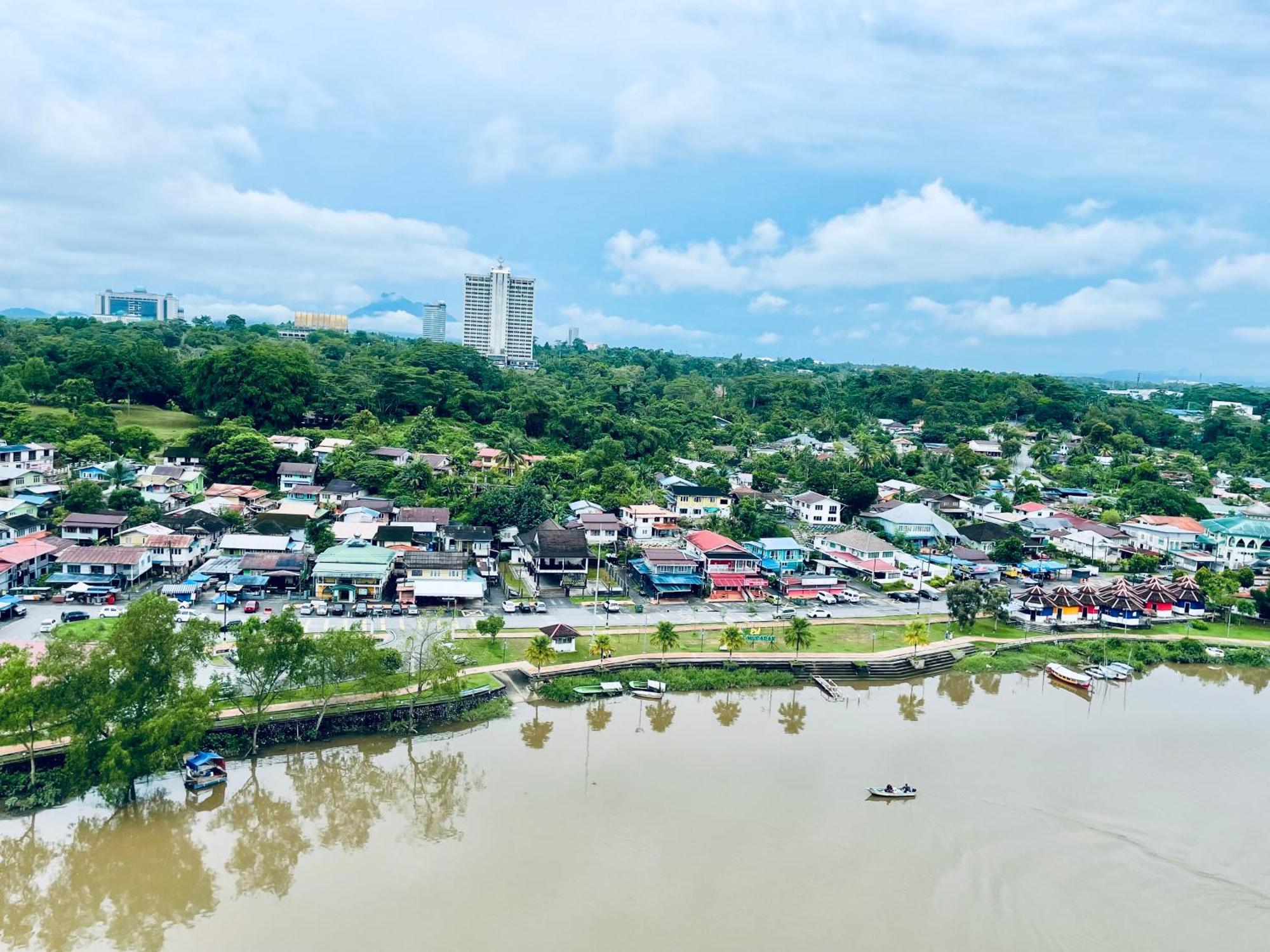 Kuching City Center Riverbank Suites With Marvelous River View Buitenkant foto