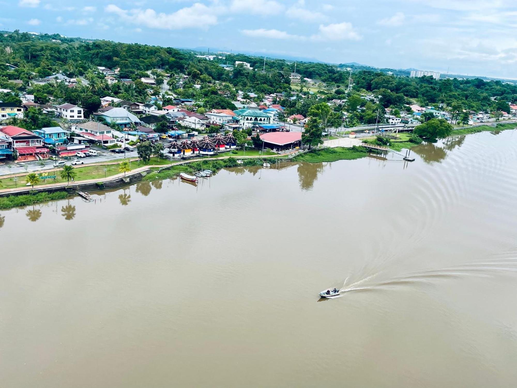 Kuching City Center Riverbank Suites With Marvelous River View Buitenkant foto